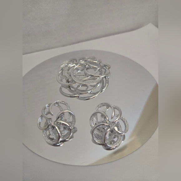SARA COVENTRY SILVER TONE SET BROOCH AND EARRINGS - Picture 3 of 10